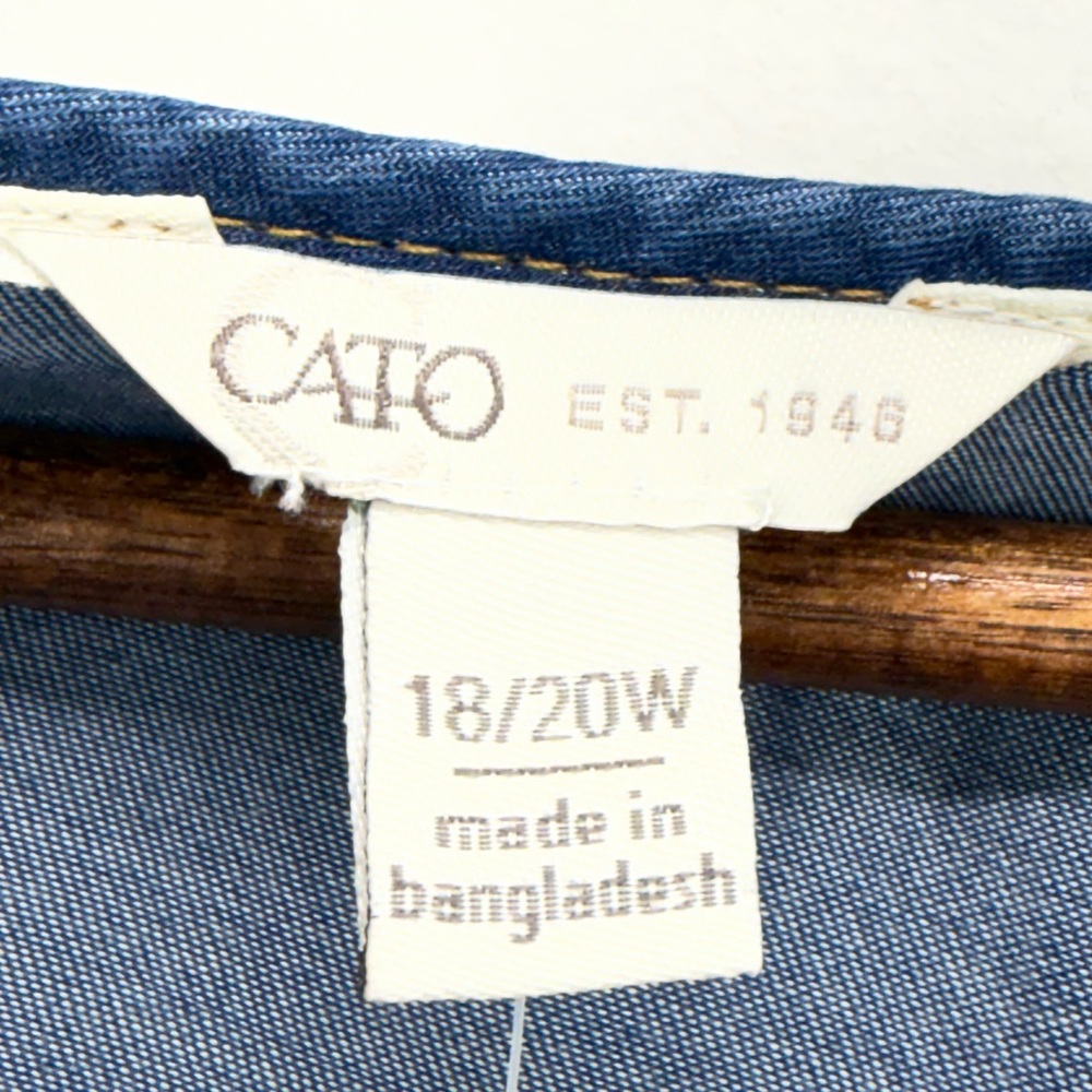 Cato size 18/20W Women’s Blue Denim Chambray Cold Shoulder V-neck Top - Picture 5 of 7